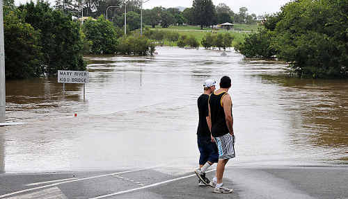 Kidd Bridge out of action and it’s only a moderate flood. Kidd Bridge out of action and it’s only a moderate flood.